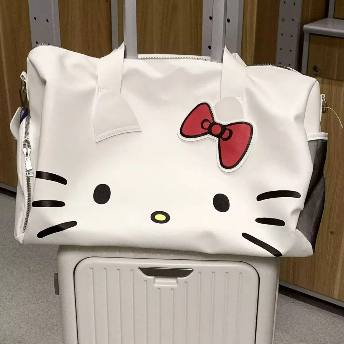 Adorable Hello Kitty Tote Bag - Spacious & Durable with Cute Bow Detail - Perfect for Gym, Travel & Gifts - Versatile PU Leather Shoulder & Crossbody Bag